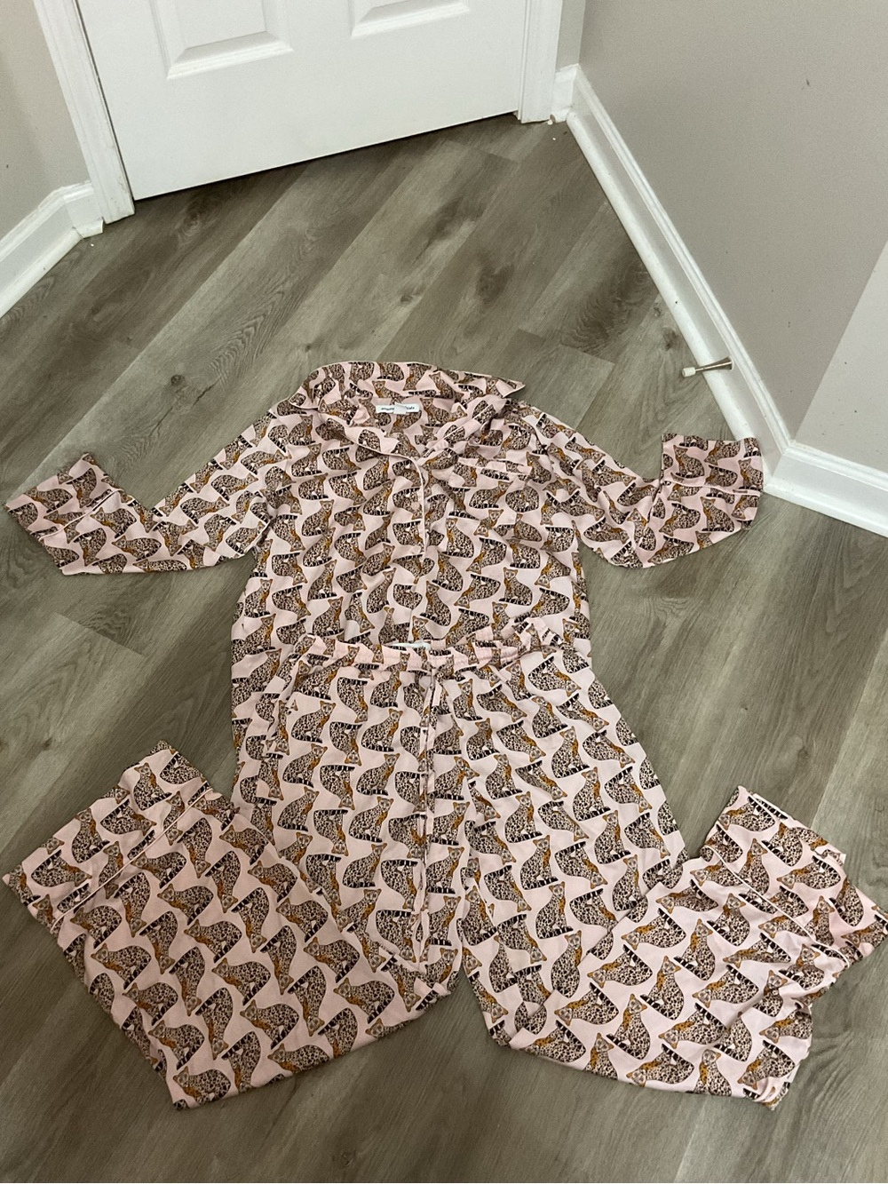 Amazon Essentials Pink Leopard Print Women's Pajama Set